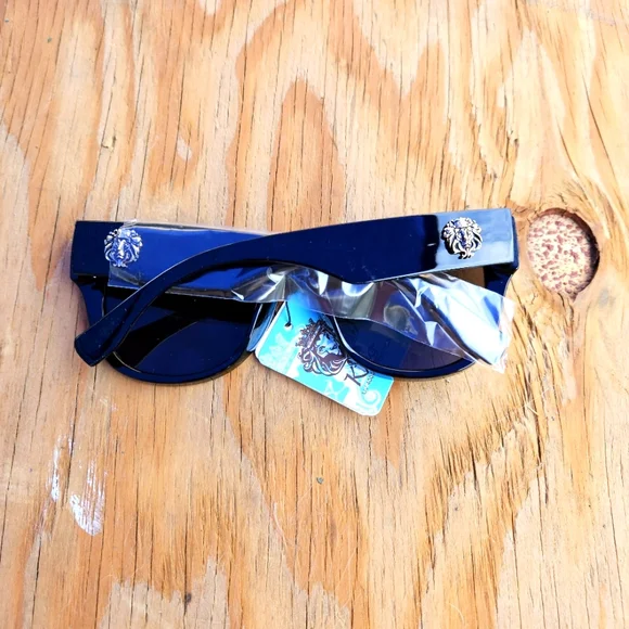 Kleo Stylish Black Sunglasses - Picture 14 of 16